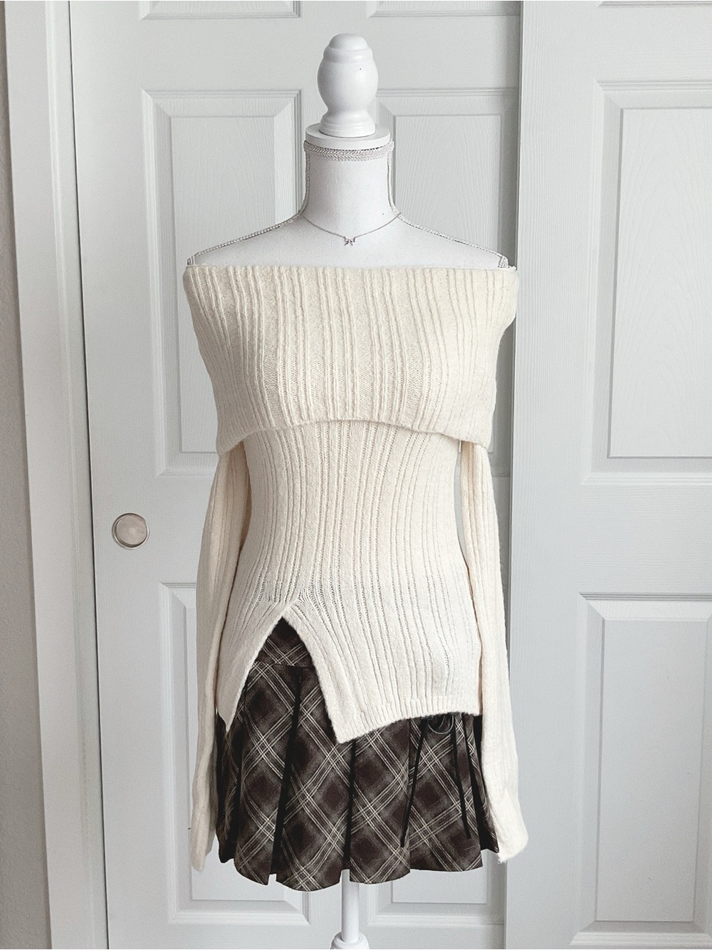 Lewkin Off-Shoulder Ribbed Cream Sweater - Picture 2 of 3